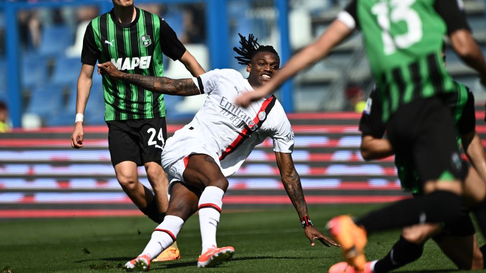 Rafael Leão ajuda Milan a salvar o empate frente ao Sassuolo