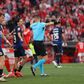Árbitro António Nobre ´perseguido' por jogadores do Benfica e Arouca durante o jogo de domingo, 13 de abril, entre os dois clubes para a Liga que terminou com um empate a dois golos... e muita polémica