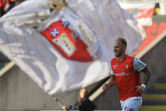 Médio sérvio reativou a veia goleadora e aspira à época mais produtiva da carreira (Foto: José Coelho/LUSA)