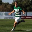 Jovens do Sporting dão autógrafos