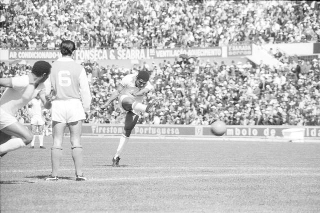 Eusébio era notícia em A BOLA de 15 de abril de 1961