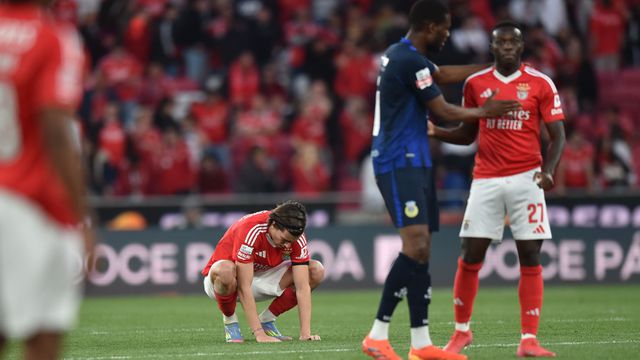 Carreras reage com desilusão depois de consumado o empate com o Arouca na Luz