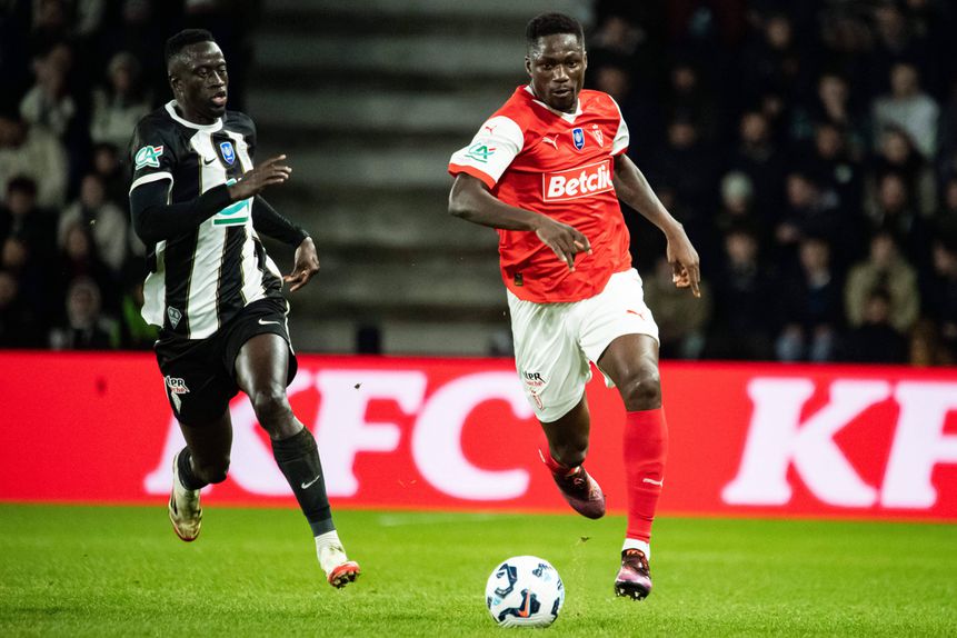 Mory Gbane está atualmente no Reims, de França, mas recorda o emblema de Barcelos (Foto: IMAGO)