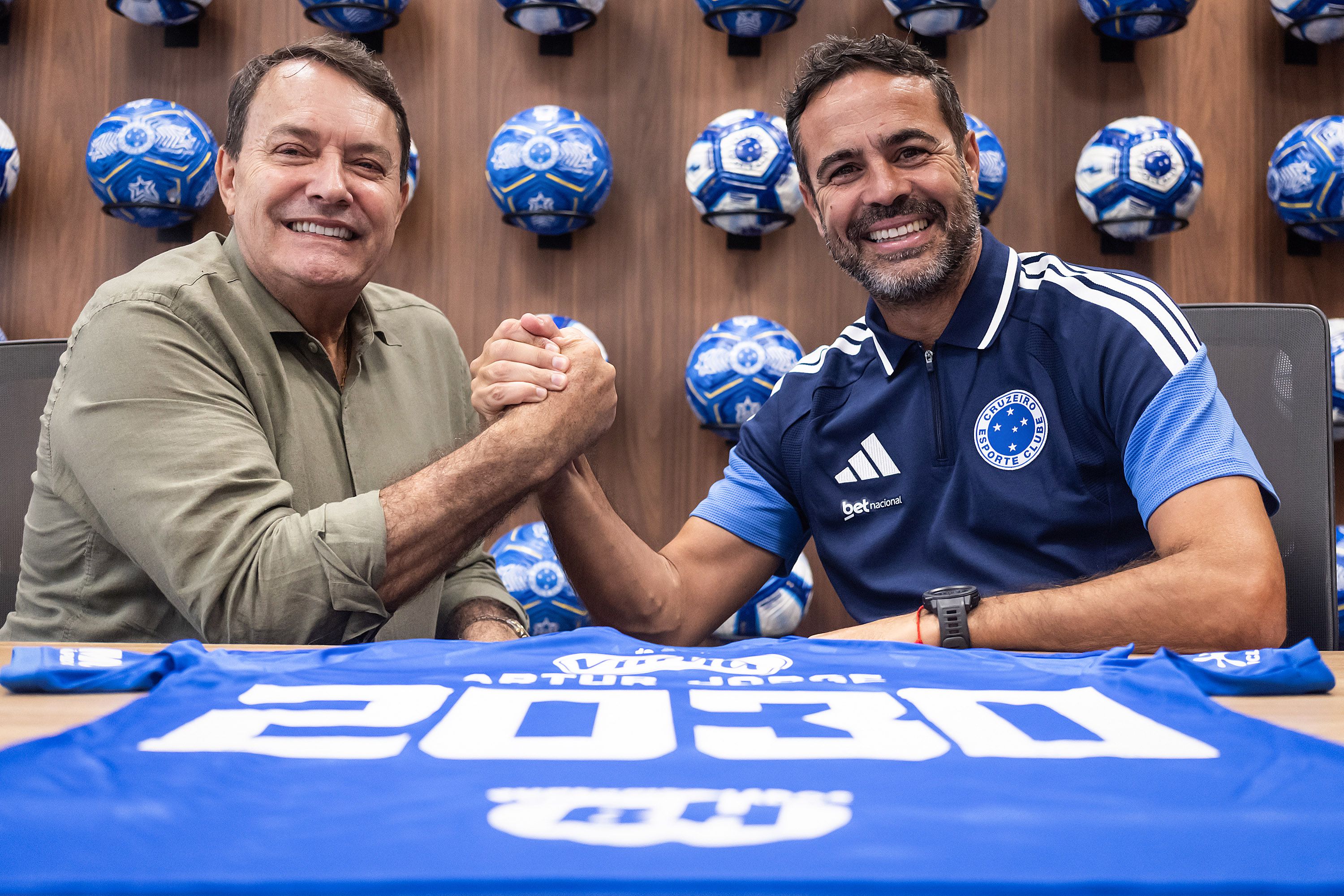 Artur Jorge renova até 2030 - Foto: Cruzeiro