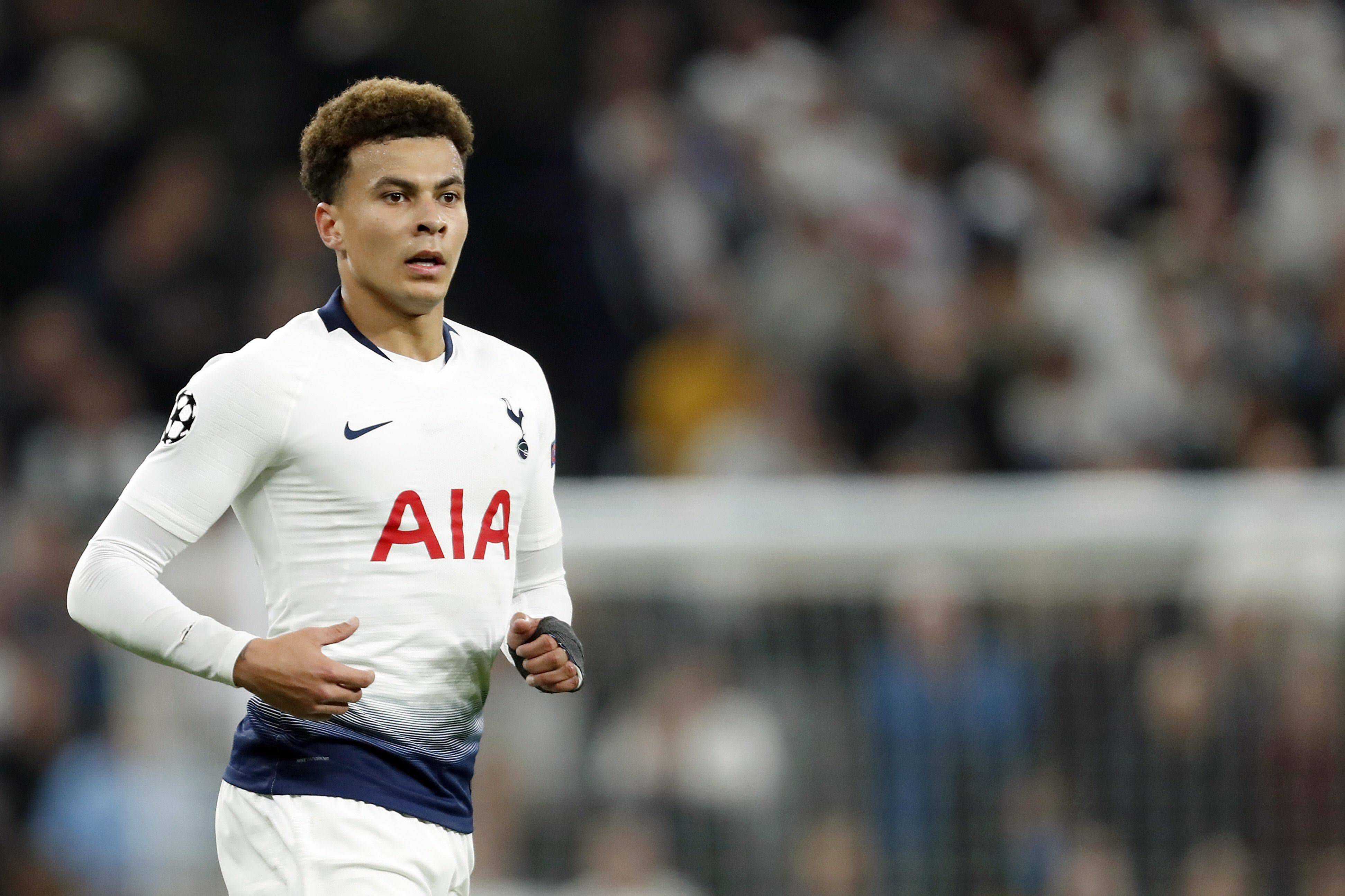 Dele Alli — Um dos maiores talentos ingleses do século, 'explodiu' no Tottenham mas perdeu o rumo à carreira. Está sem clube aos 30 anos.