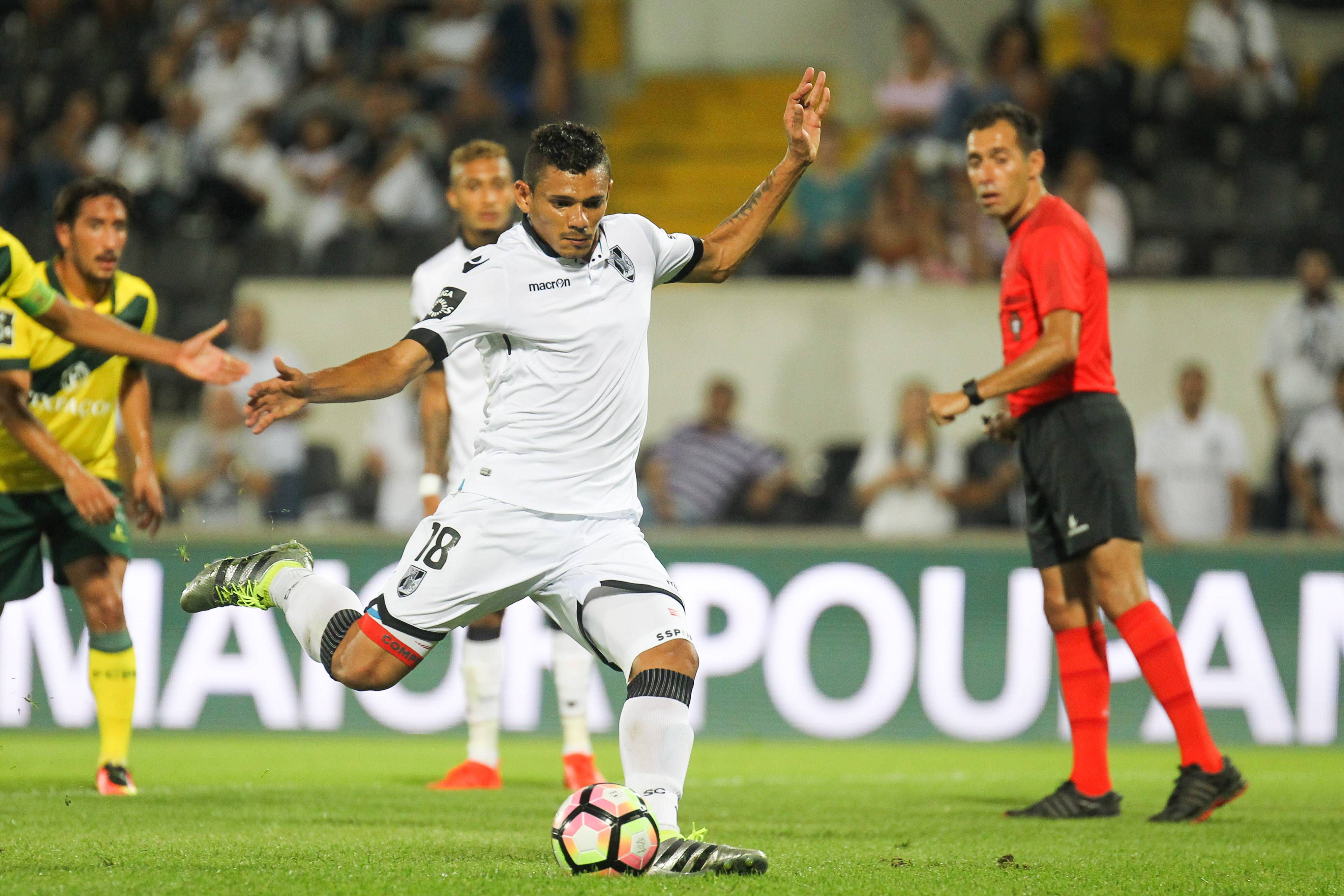 Tiquinho Soares (V. Guimarães/FC Porto) - 19 golos em 2016/17