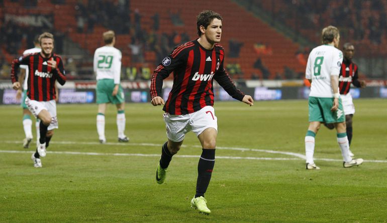 Alexandre Pato — Outro grande talento brasileiro que se perdeu. Foi contratado pelo Milan com apenas 17 anos, acabando por voltar ao Brasil anos depois. Ainda jogou na China e EUA.