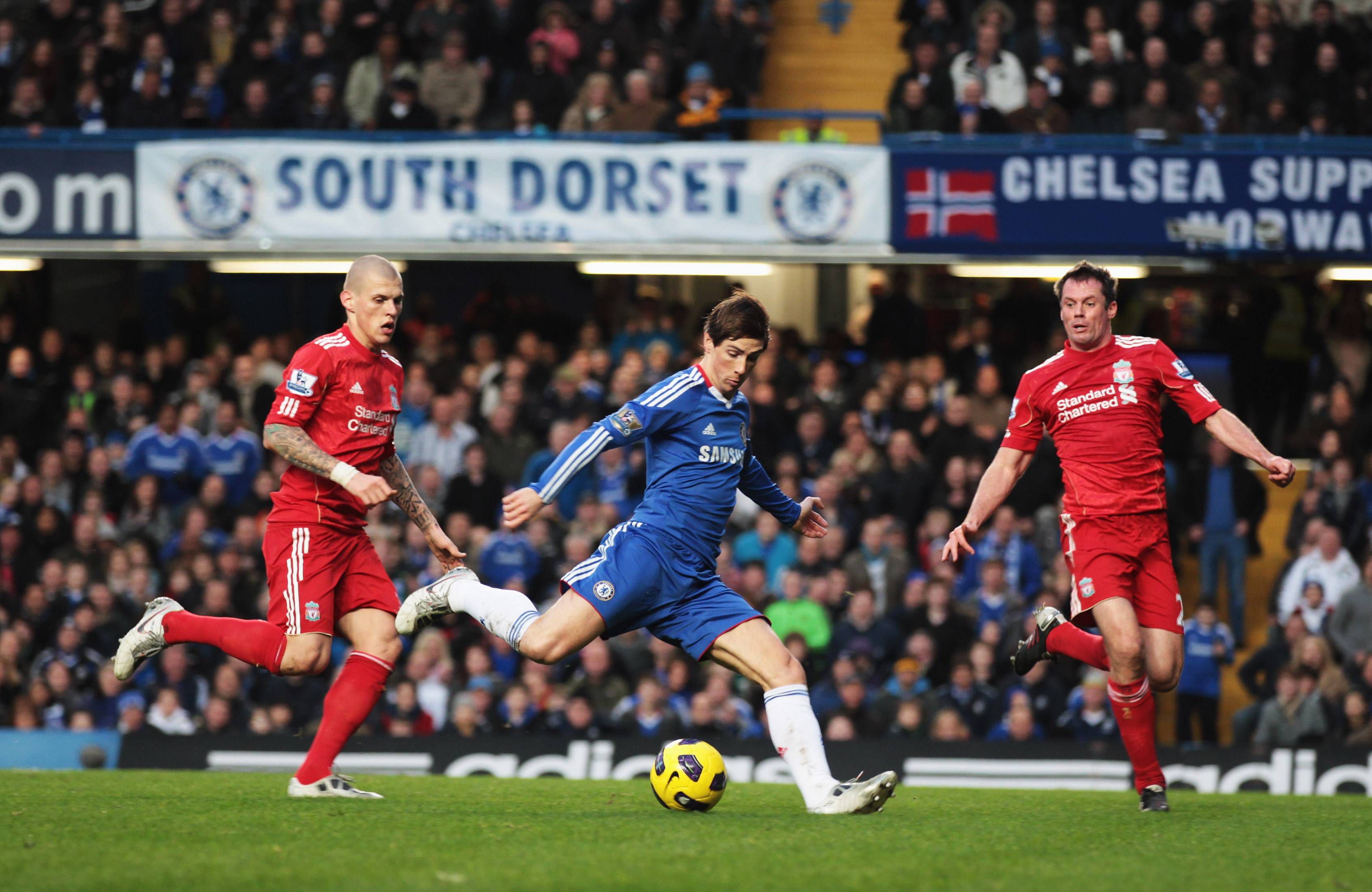 Fernando Torres — Em tempos um dos mais prolíficos avançados do planeta, 'El Niño' tornou-se num fardo para o Chelsea. Terminou a carreira no futebol japonês.