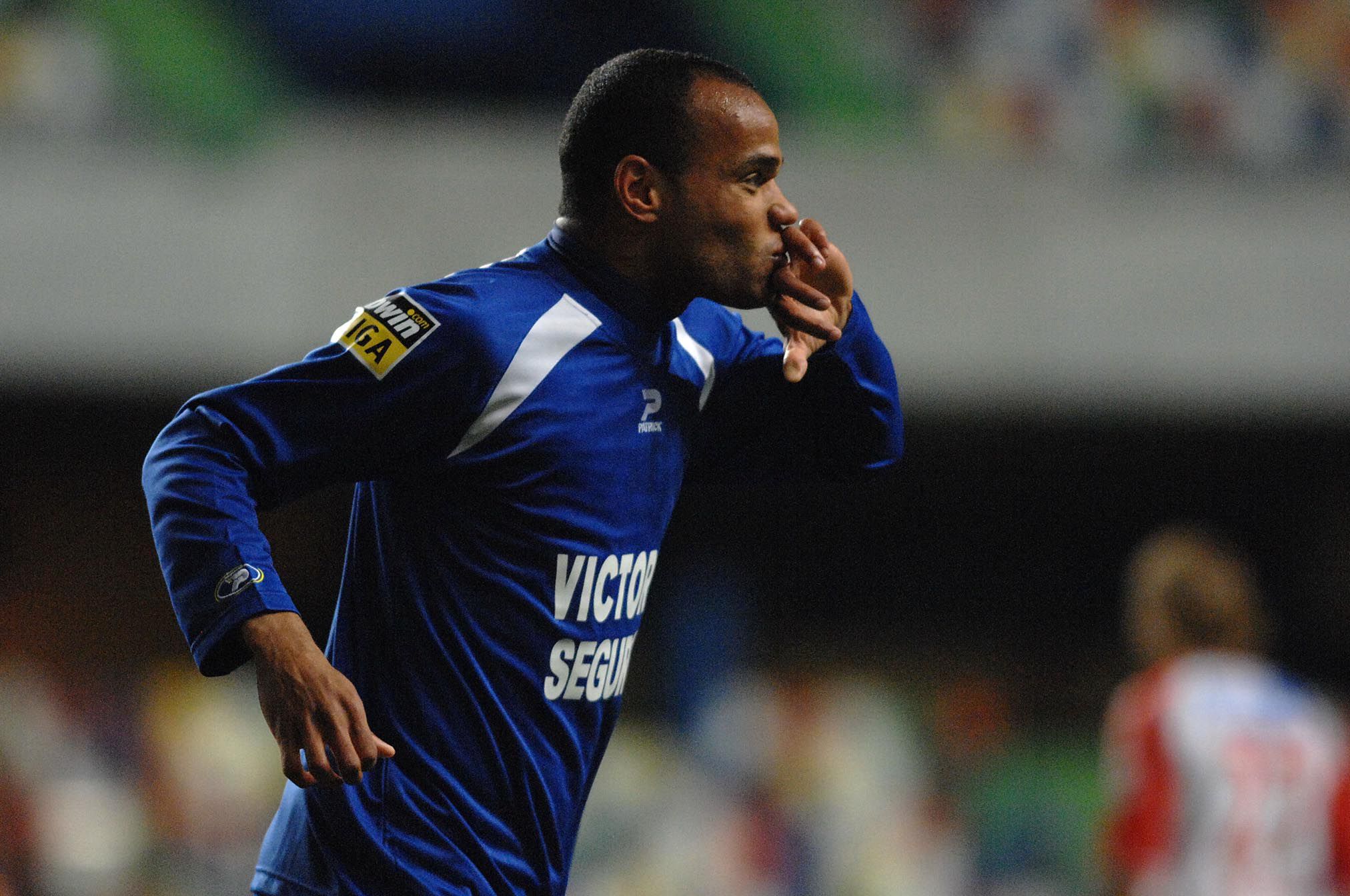 Weldon (Belenenses) - 13 golos em 2007/08: apenas atrás de Lisandro López (FC Porto) e igualado com Óscar Cardozo - Foto: A BOLA