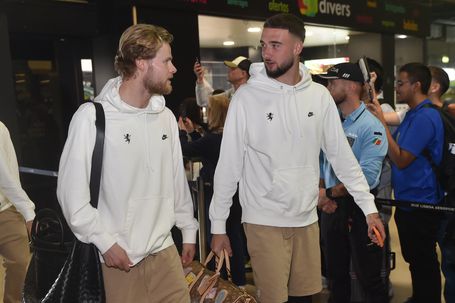 Capitão Hjulmand ao lado de Zeno Debast - Foto: Miguel Nunes