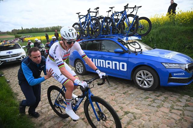 Pogacar corrosivo: «Bicicleta parecia um carrinho de mão»