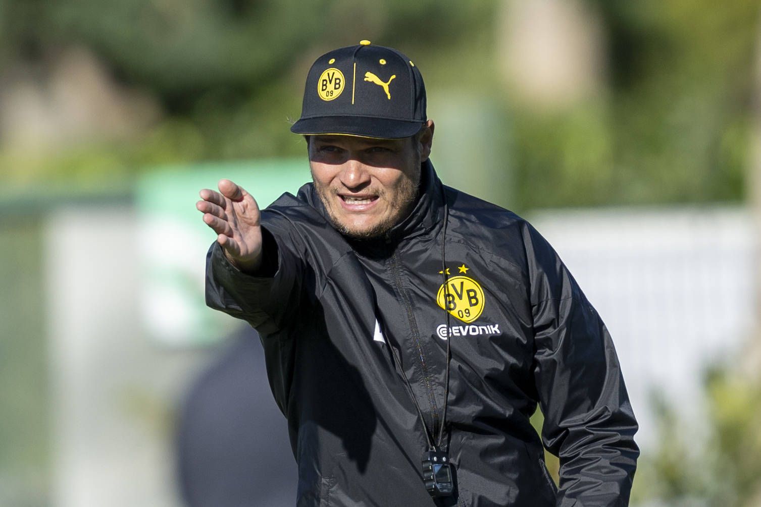 Edin Terzic - Levou o Dortmund à final da Champions. Pediu para sair quando ainda tinha um ano de contrato. Venceu uma Taça da Alemanha, além de ter sido vice-campeão na época 2022/2023, num ano em que perdeu o título de forma dramática no último jogo