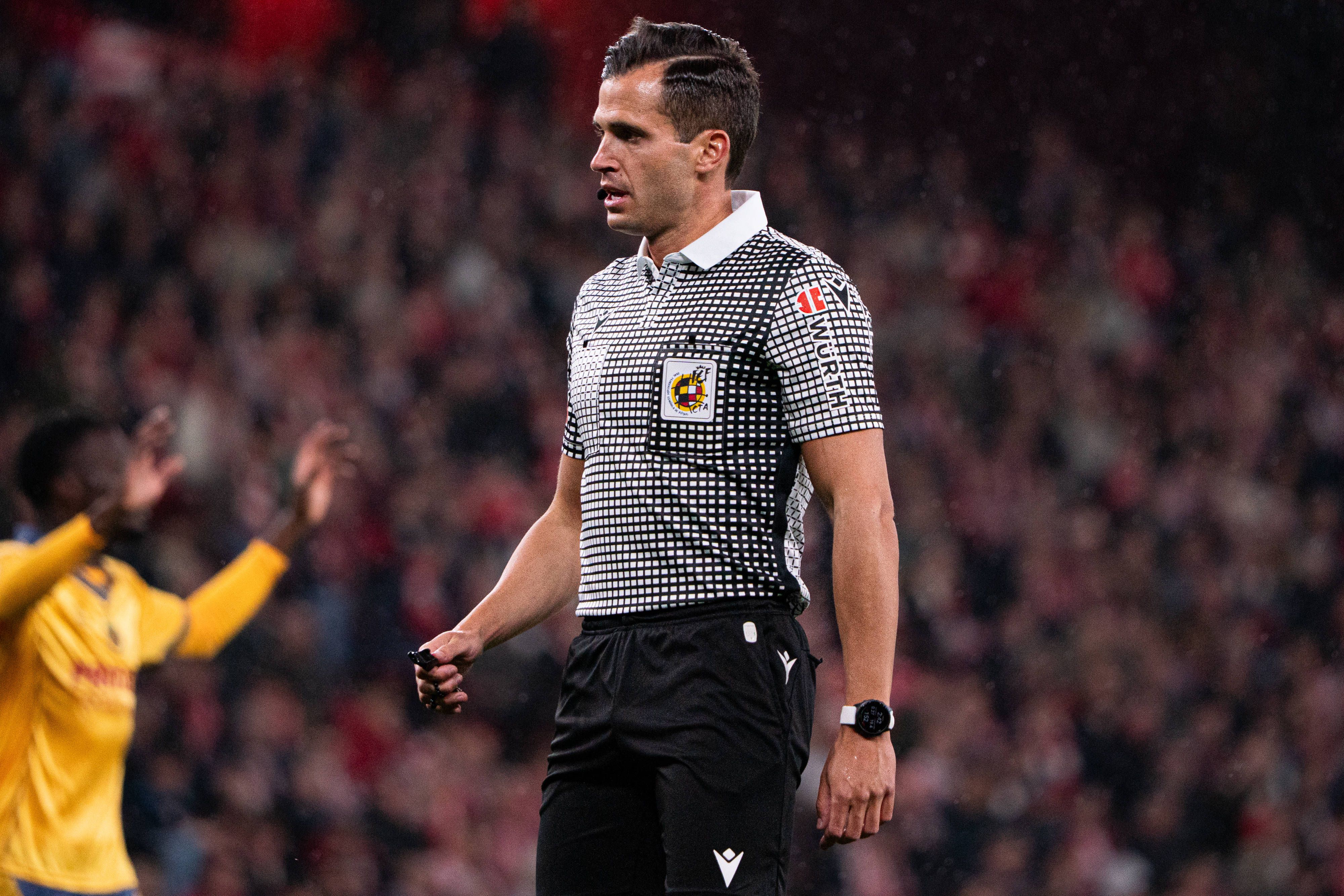 Outra camisola utilizada pelos árbitros  (IMAGO)