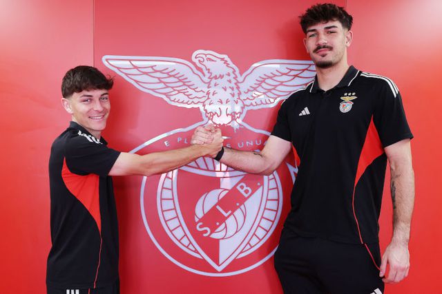 Gonçalo Moreira e Diogo Ferreira, respetivamente médio-ofensivo e guarda-redes do Benfica (foto: SL Benfica)