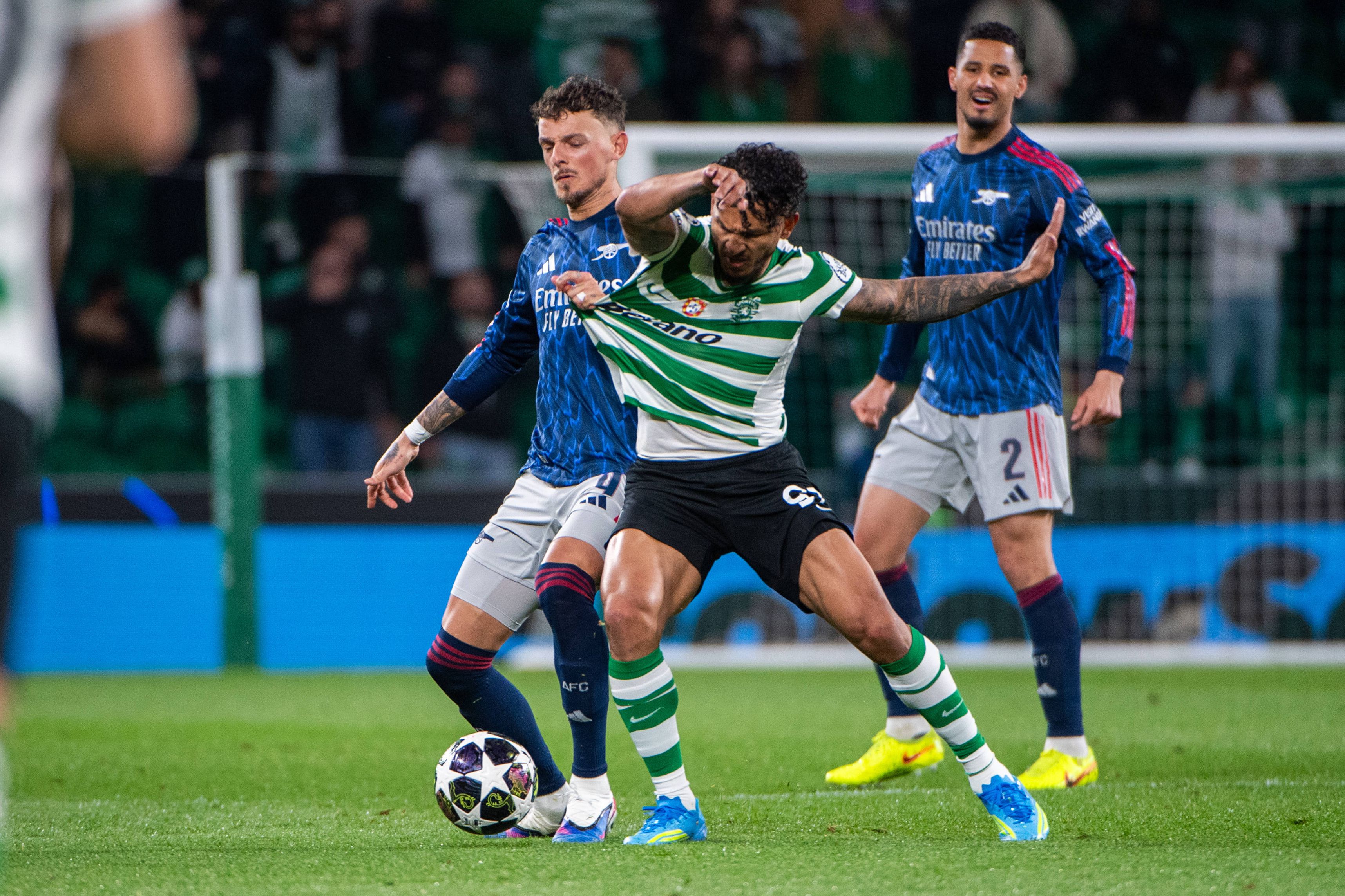 Luis Suárez é uma das esperanças leoninas para o jogo de hoje no Emirates frente ao Arsenal