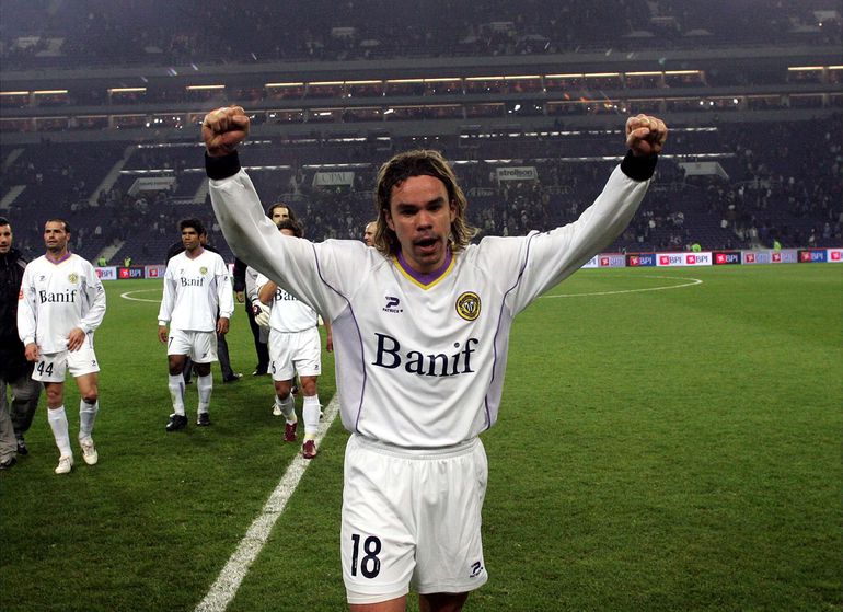 Adriano (Nacional) - 19 golos em 2003/04: ficou apenas atrás de Benni McCarthy - Foto: A BOLA