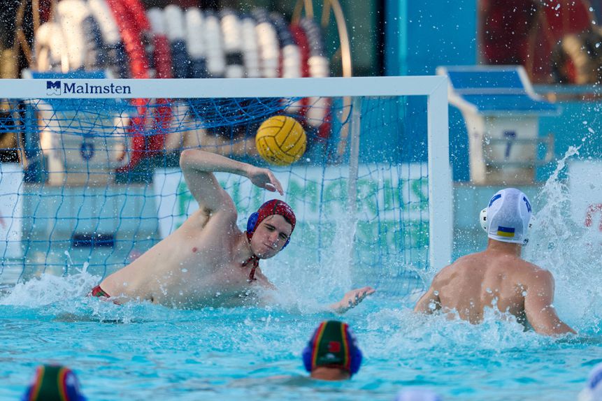 Dmytro Ashanin, da Ucrânia, a marcar um penálti