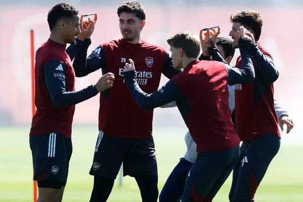 Mikel Arteta tem algumas dores de cabeça para a receção ao Sporting - Foto: X/Arsenal