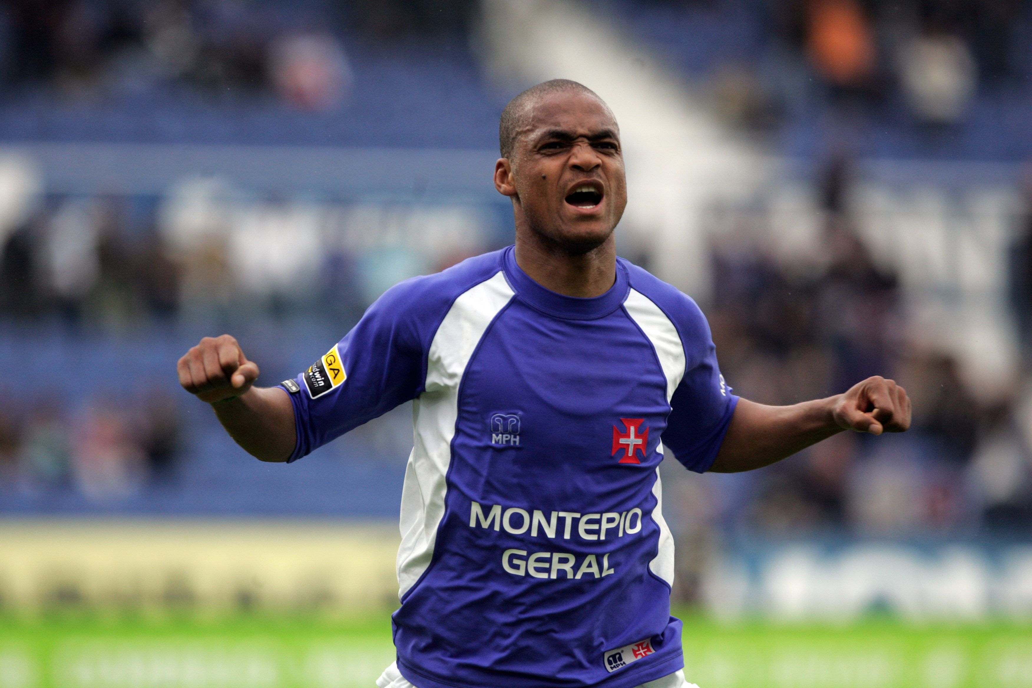 Meyong (Belenenses) - 17 golos em 2005/06: foi o melhor marcador do campeonato - Foto: A BOLA