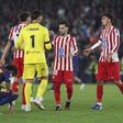 Jogadores do Atlético Madrid a festejar a vitória em Barcelona