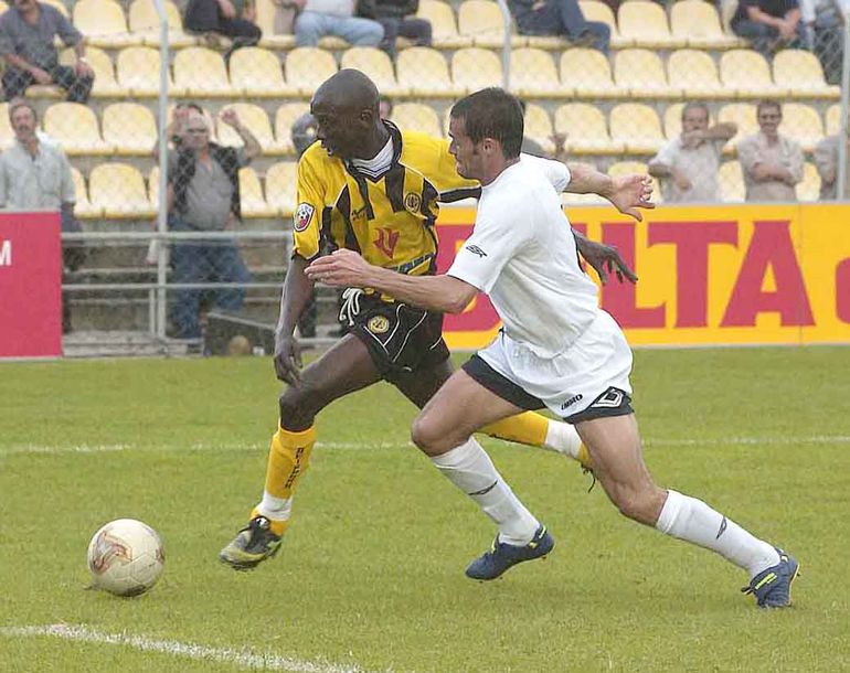 Fary Faye (Beira-Mar) - 18 golos em 2002/03: melhor marcador do campeonato com o mesmo número de golos que Simão Sabrosa. Marcou 18 golos em 2001/02 - Foto: A BOLA