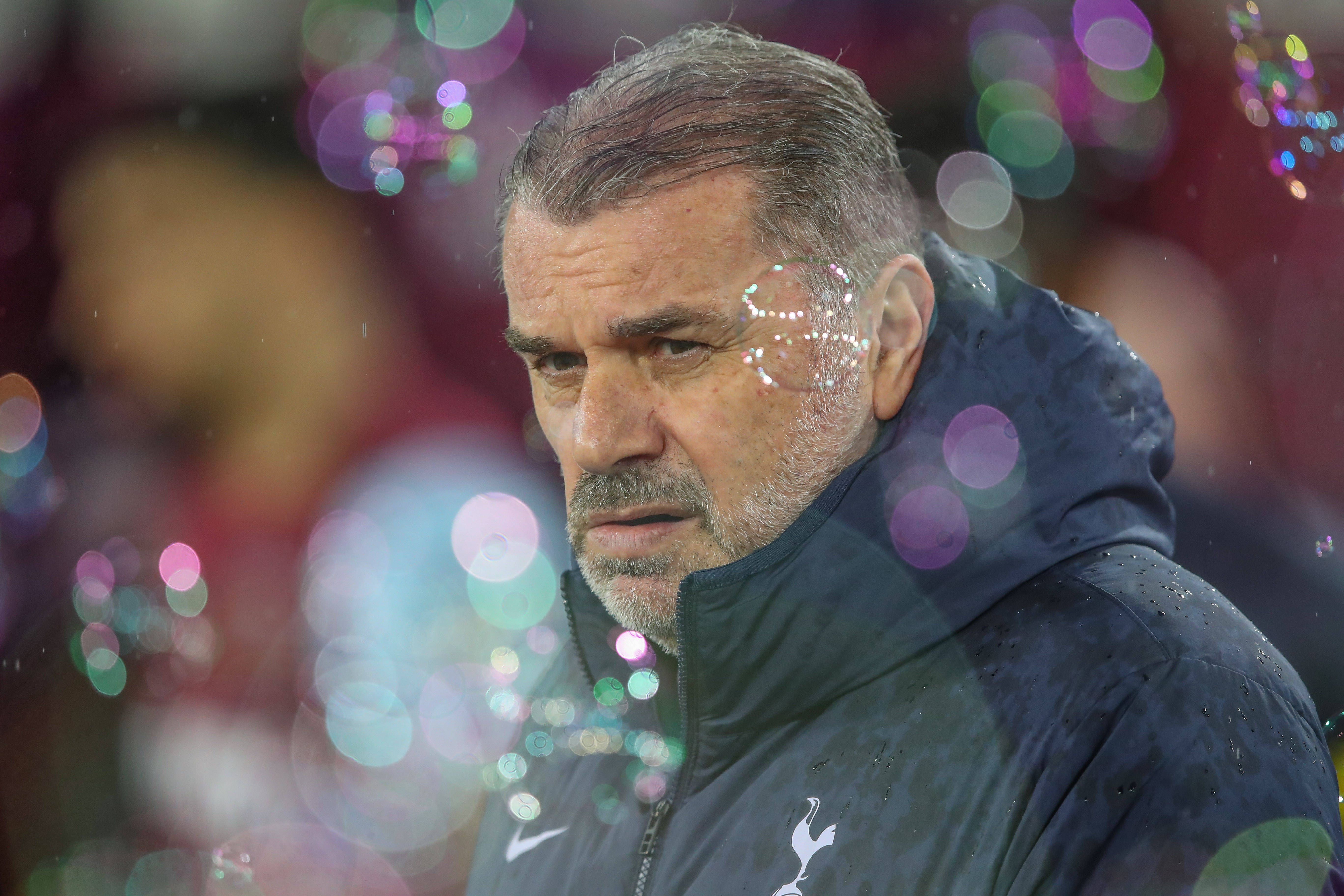 Ange Postecoglou - Sem clube desde a passagem desastrosa pelo Nottingham Forest, de que o próprio se diz arrepender. Antes, conduziu o Tottenham à conquista da Europa League