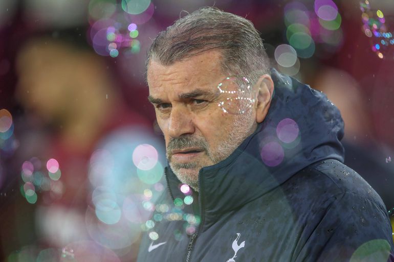 Ange Postecoglou - Sem clube desde a passagem desastrosa pelo Nottingham Forest, de que o próprio se diz arrepender. Antes, conduziu o Tottenham à conquista da Europa League