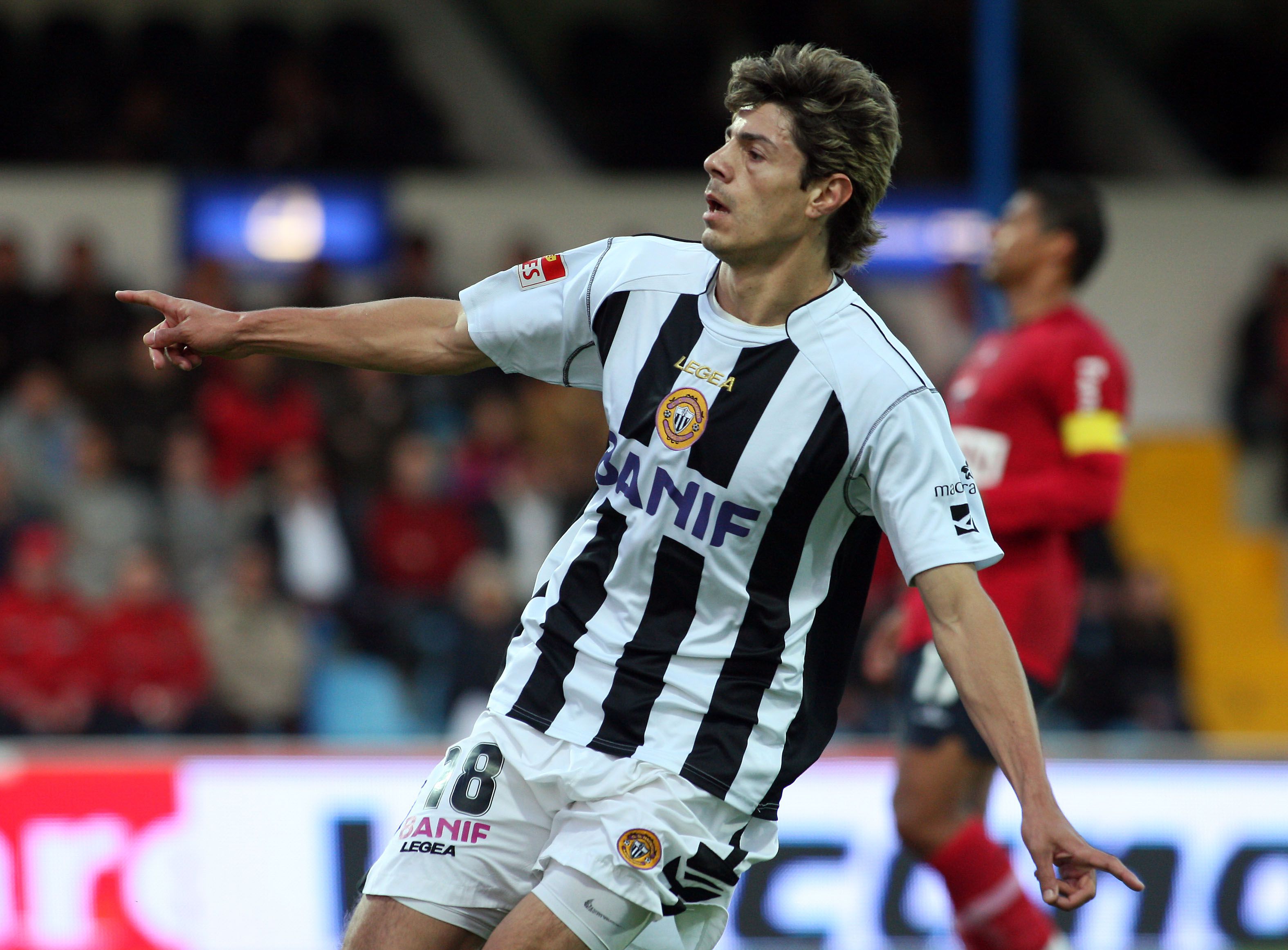 Nenê (Nacional) - 20 golos em 2008/09: foi o melhor marcador do campeonato - Foto: A BOLA