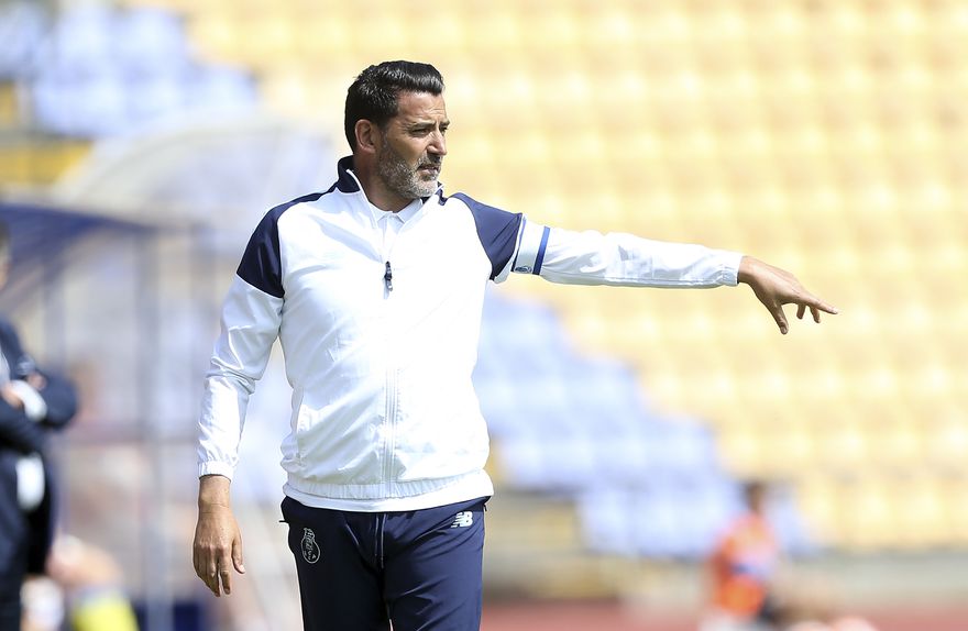 Capucho começou a carreira de treinador na formação do FC Porto  (Paulo Santos)