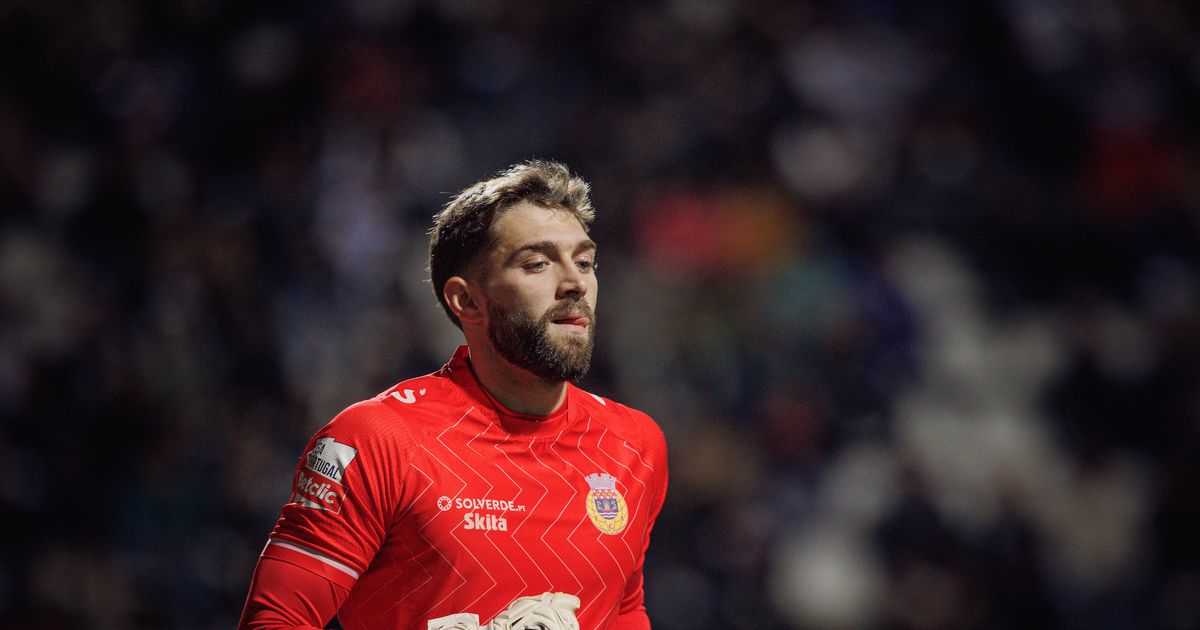 Arouca: Arruabarrena de regresso à baliza