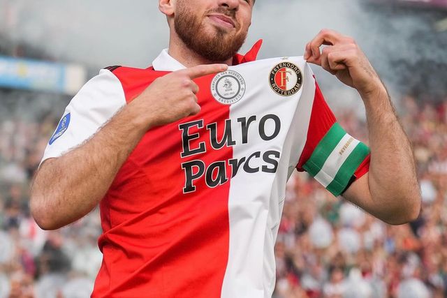 Kokçu 'volta a vestir' camisola do Feyenoord