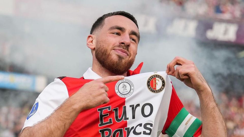 Kokçu 'volta a vestir' camisola do Feyenoord