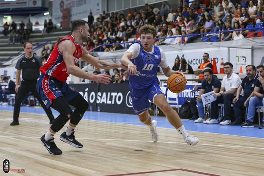 CD Póvoa vence Oliveirense e adia decisão dos quartos para terceiro jogo