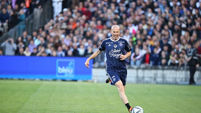 Zidane, o que ainda jogas com 50 anos...