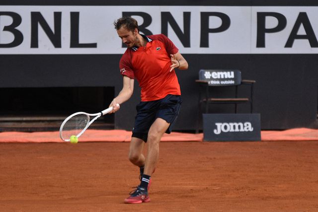 Medvedev 'sobrevive' ao susto e avança para os 'oitavos'