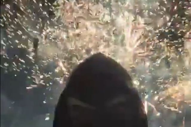 Vídeo: Adeptos do Arsenal queriam interromper descanso do Man. City, mas falharam