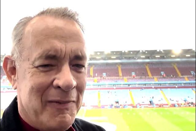 Aston Villa recebeu fã muito especial com o Liverpool