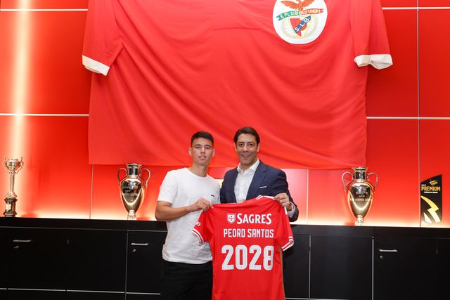Oficial: Benfica renova com jovem da formação
