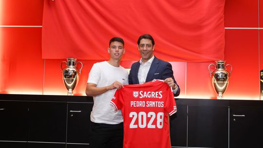 Oficial: Benfica renova com jovem da formação