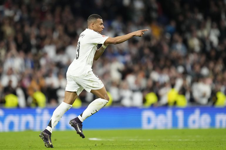 Real Madrid adia título do Barcelona