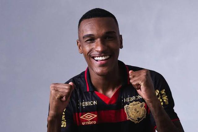 Lateral brasileiro no radar do Rio Ave