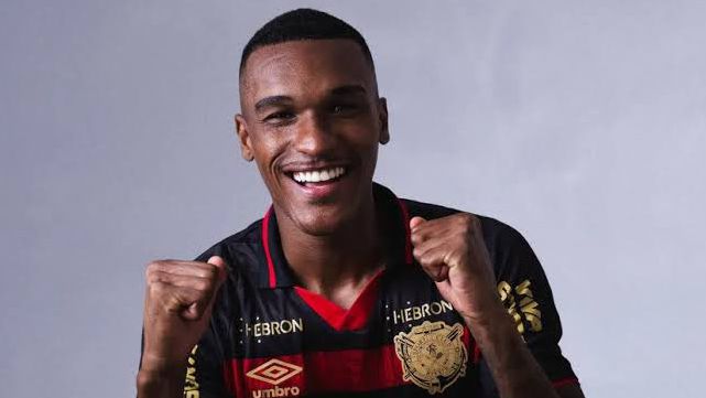 Lateral brasileiro no radar do Rio Ave