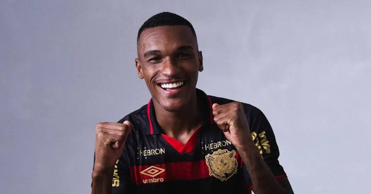 Lateral brasileiro no radar do Rio Ave