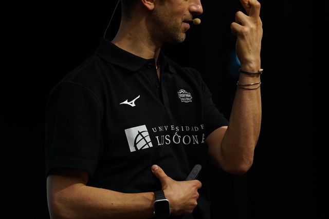 Daniele Santarelli conta com um currículo impressionante na curta carreira de treinador de voleibol (Foto: Lusófona)