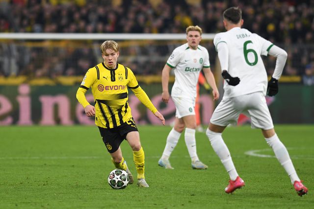 Oficial: Dortmund contrata lateral sueco em definitivo