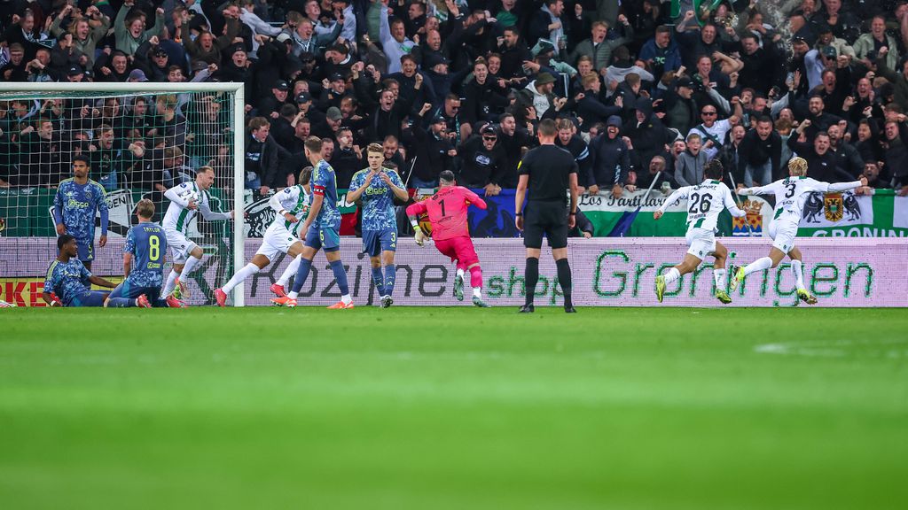 Escândalo: Ajax sofre empate aos 90+9' e entrega liderança ao PSV