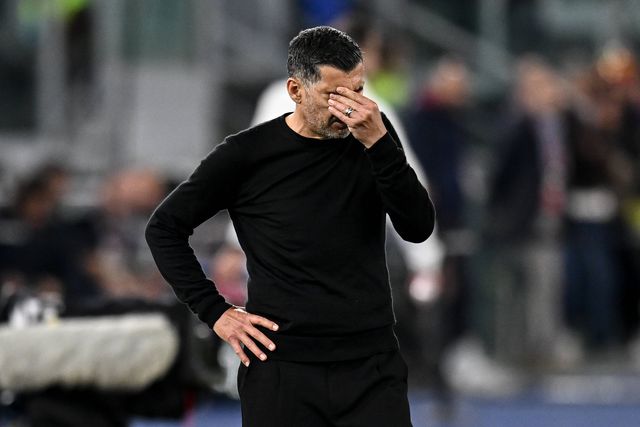 Sérgio Conceição, treinador do Milan, frustrado com o resultado