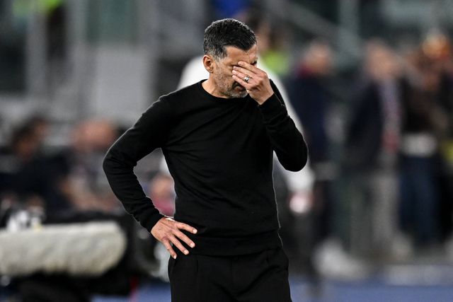 Sérgio Conceição, treinador do Milan, frustrado com o resultado