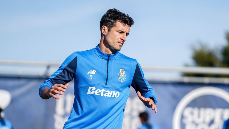 FC Porto: dois centrais na lista de compras da SAD