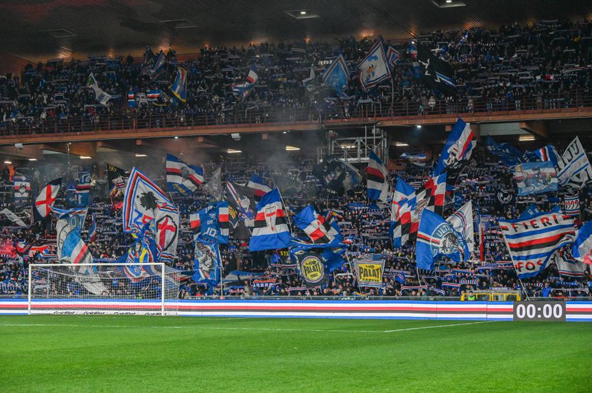 Adeptos da Sampdoria despedem-se da sua equipa no Luigi Ferraris